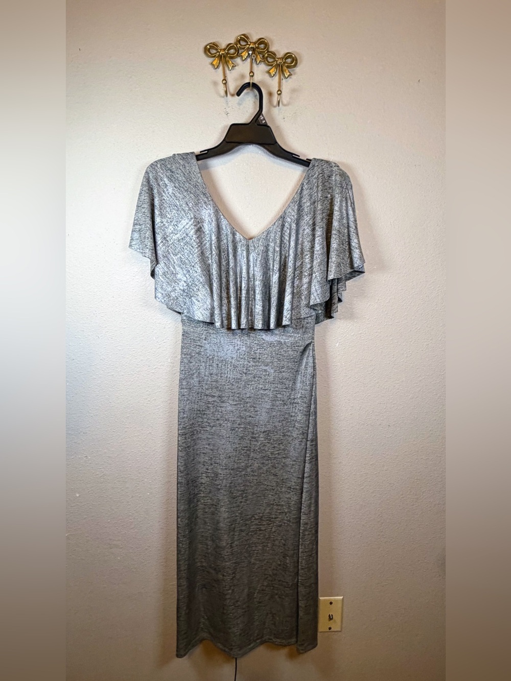 Connected Appearl Silver w/Metallic V-Neck Flutter Cape Sleeve Maxi. Size 12